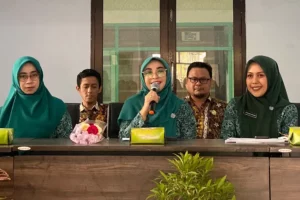 Pj Ketua TP PKK Kota Mojokerto Nia Wayanti Ali Kuncoro saat membuka kegiatan Sekolah Orang Tua Hebat (SOTH) Tahap 2 di BKB Wijaya Kusuma