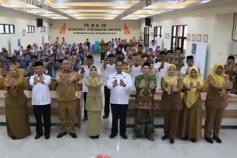 Bupati Mojokerto Lepas 39 Kontingen untuk Porsadin VI Jawa Timur Pelepasan 39 kontingen Pekan Olahraga dan Seni Antar Diniyah (Porsadin) ke-VI tingkat Provinsi Jawa Timur