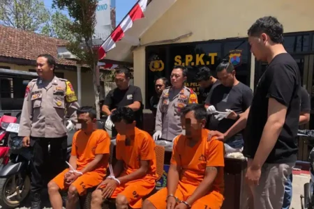 Polisi Tangkap 3 Pelaku Perampokan di Jember, Amankan 6 Motor Curian Tiga tersangka perampokan di Jember