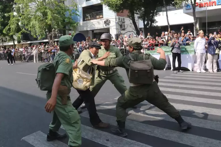Teatrikal Perobekan Bendera di Hotel Majapahit, Surabaya