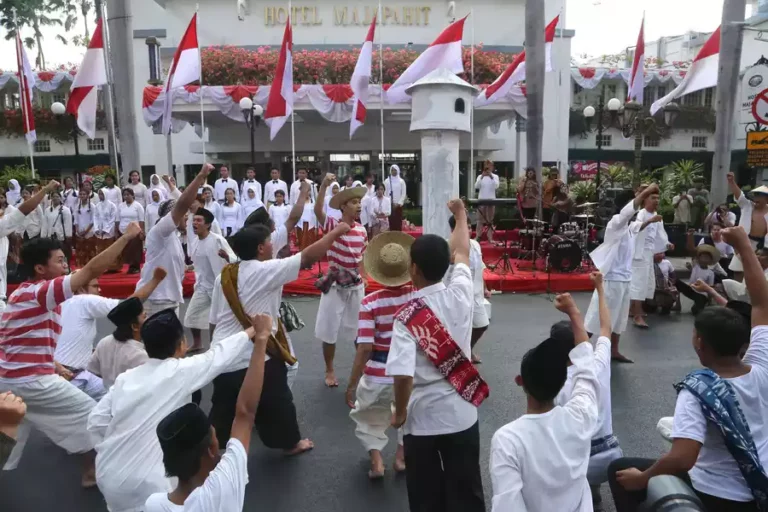 Teatrikal Perobekan Bendera di Hotel Majapahit, Surabaya