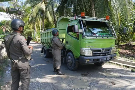 Cegah Peredaran Senpi dan Handak, Satgas Madago Raya Intensif Razia Kendaraan di Poso Razia Satgas Madago Raya Intensif di Poso