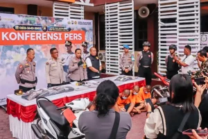 Polres Probolinggo Ungkap Tawuran Antar Gangster, 7 Pemuda Diamankan Konferensi pers pengungkapan kasus tawuran antar gangster di Probolinggo