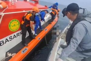Bakamla RI Bersama Tim SAR Gabungan Temukan Korban KM Karya Sempurna 7 di Perairan Kubu Raya
