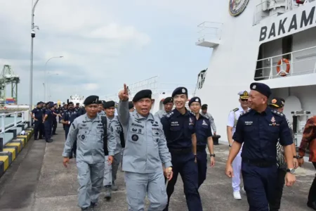 Kepala Bakamla RI Laksdya TNI Dr. Irvansyah, saat melaksanakan Courtesy Call dengan Komandan Singapore Police Coast Guard (SPCG) SAC Cheang Keng Keong