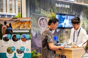 5 Desa Bakti BCA Tarik Perhatian Pariwisata Internasional di Wonderful Indonesia Travel Fair 2024 Travel Agent Operator memadati area booth Desa Bakti BCA.