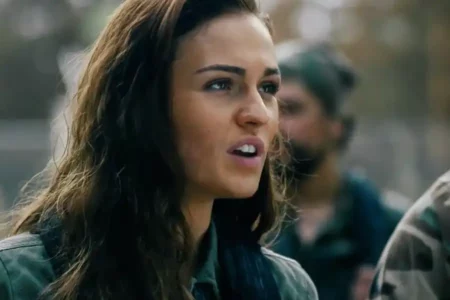 Sophie Skelton dalam sebuah adegan dalam film Day of the Dead: Bloodline (2017)