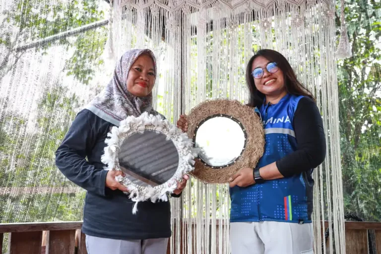 Program CSR Balanipa yang fokus pada inovasi pemanfaatan limbah tali kapal di Muara Badak, Kabupaten Kutai Kartanegara, Kalimantan Timur.
