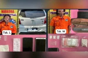 Dua tersangka dan barang bukti kasus narkoba yang berhasil diamankan polisi