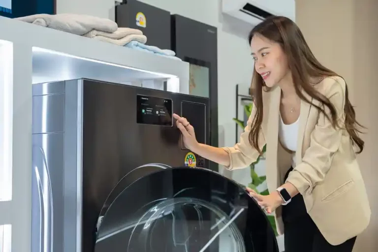 Samsung Kenalkan Teknologi Terbaru di Southeast Asia BESPOKE AI Laundry Combo™ Tech Forum 2024 BESPOKE AI Laundry Combo™, kategori baru dalam perangkat rumah tangga.