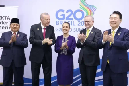 Presiden RI Prabowo bersama sejumlah Pemimpin MIKTA di KTT G20 Brasil
