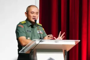 Paban III/Tahwil Ster TNI Kolonel Inf Jacky Ariestanto, S.Sos., saat memberikan kuliah umum Bela Negara bagi Generasi Milenial dalam menjaga keutuhan Bangsa di Universitas Tarumanagara (Untar)