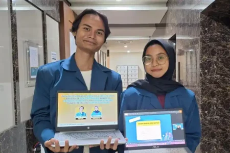 Mahasiswa Farmasi UNAIR Raih Juara I Lomba Esai Nasional dengan Alat Deteksi Kanker Payudara Inovatif Reihan Ananta Noor Baihaqi dan Rivia Ghina Rahmi, Juara I Scientific Research Competition III yang diadakan Poltekkes Semarang.