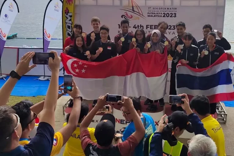 Para pemenang kompetisi 2nd Southeast Asia Open Water Swimming (SEA OWS) Championships 2024