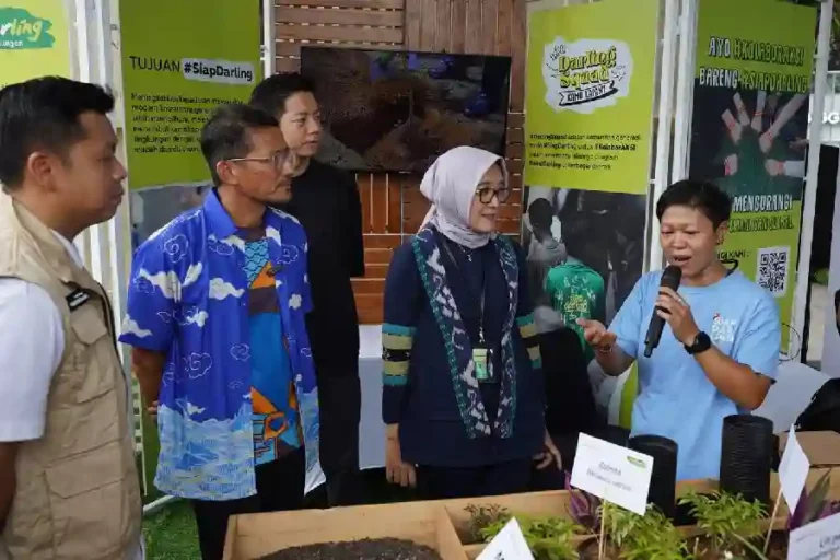 Langkah Membumi Festival 2024 Dibuka, Ajak Kolaborasi Keberlanjutan Menuju Ekonomi Sirkular Langkah Membumi Festival menghadirkan lebih dari 70 ecopreneur dan kolaborator