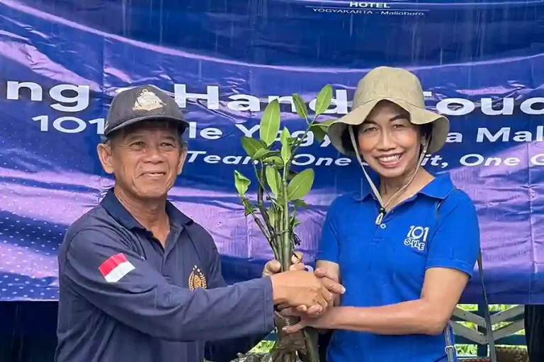 1O1 Style Yogyakarta Malioboro dan THE 1O1 Yogyakarta Tugu Tanam 200 Bibit Mangrove di Kulon Progo