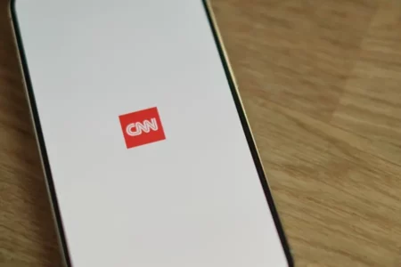 Kasus Miftah Faridl vs CNN Indonesia, Mediator Disnaker: Pemotongan Upah Sepihak Langgar Hukum Ilustrasi CNN (foto: appshunter.io, unsplash)