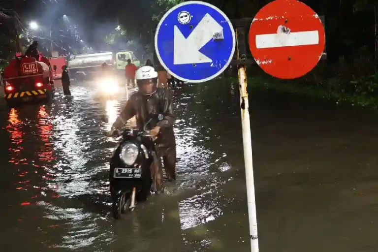 Kondisi banjir di Surabaya