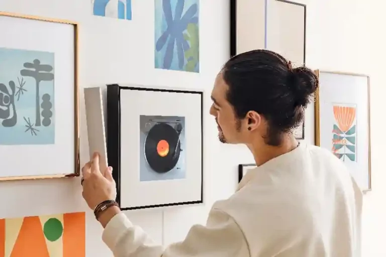 Samsung Music Frame, Speaker Estetik dengan Kualitas Audio Imersif Samsung Music Frame memungkinkan pengguna menyesuaikan warna frame dengan warna favorit agar serasi dengan dekorasi rumah
