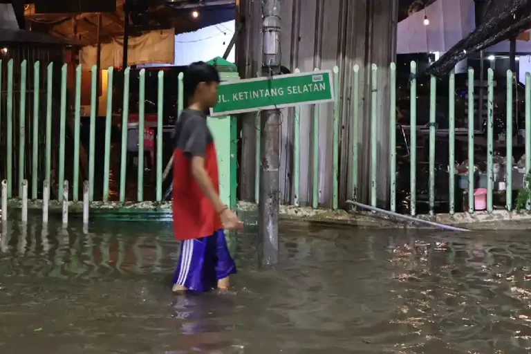 Salah satu kawasan banjir di Surabaya