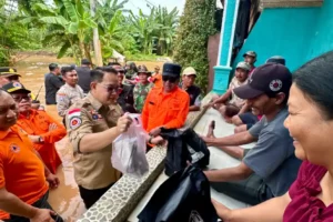 Pj. Gubernur Jatim Pastikan Bantuan untuk Warga Terdampak Bencana di Pasuruan Terpenuhi