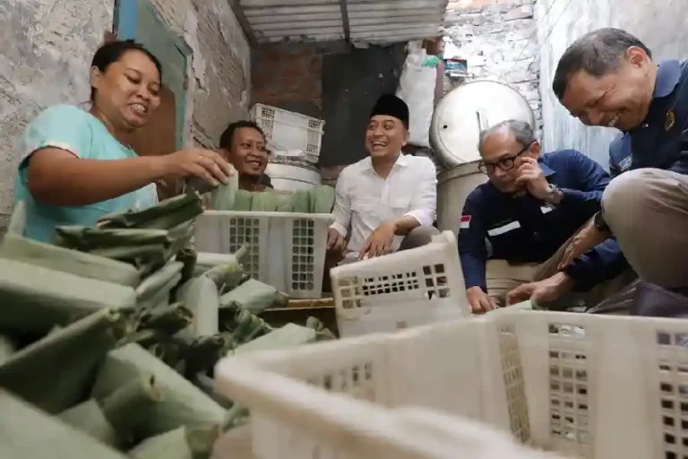 Wali Kota Eri Cahyadi saat sambang Kampung Lontong Surabaya