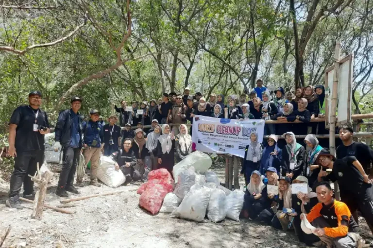 Gotong Royong di Mangrove Wonorejo, Upaya Bersama Jaga Kelestarian Lingkungan