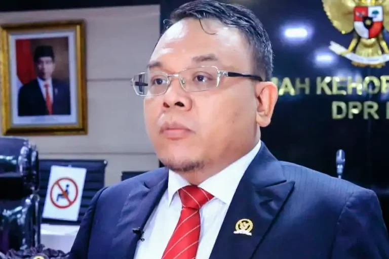 Politisi PAN Desak Pemerintah Kaji Ulang Kenaikan PPN 12 Persen pada 2025 Saleh Partaonan Daulay (foto: istimewa)