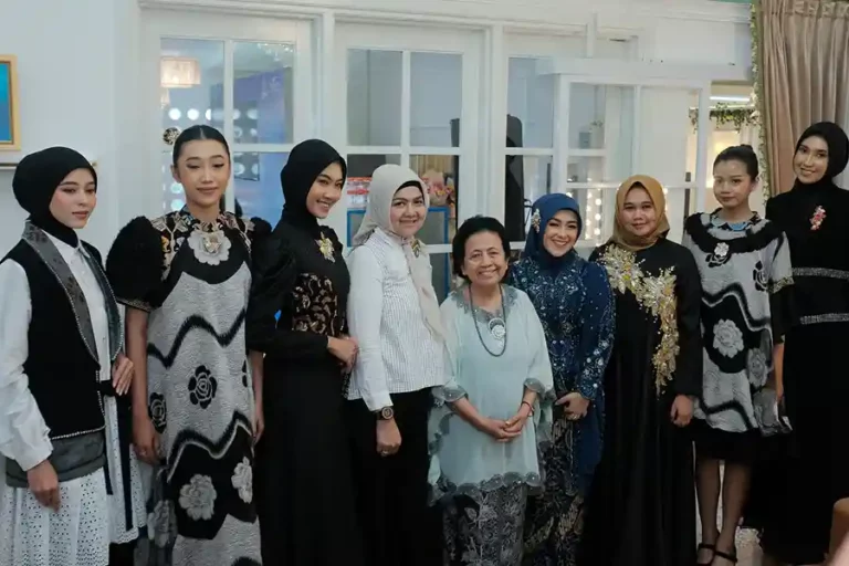 Pembukaan butik perdana Ardelya Craft di Bandung