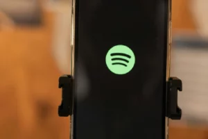 Ilustrasi Spotify (foto: Amar Preciado, pexels)