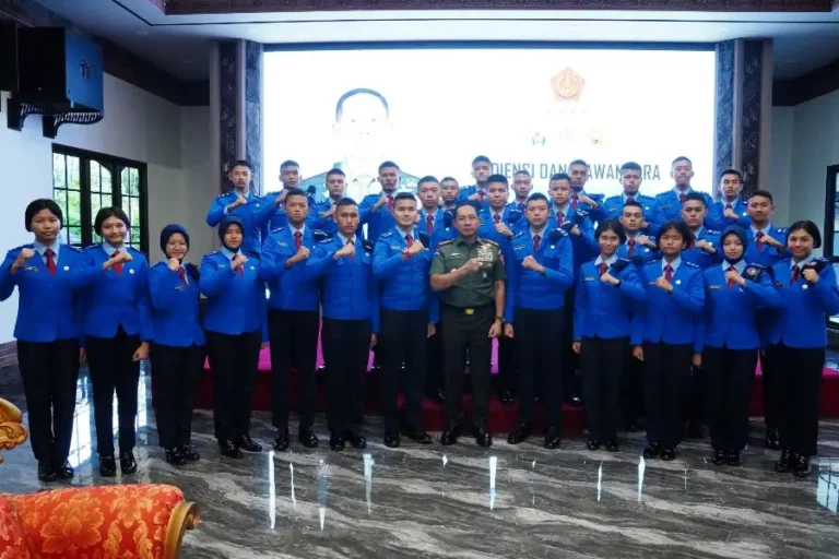 Panglima TNI Sambut Audiensi Siswa SMA Taruna Nusantara di Jakarta