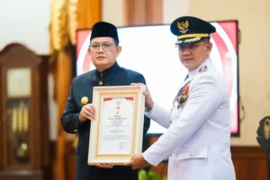 Pj Gubernur Jatim Lantik Kembali Aries Agung Paewai Sebagai Pj Wali Kota Batu