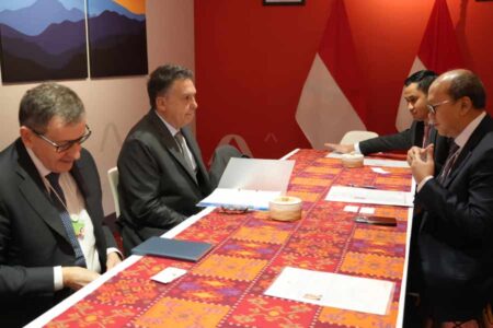 Nestlé dan Pemerintah Indonesia Bahas Investasi Strategis di World Economic Forum 2025 Nestlé Group bersama Pemerintah Indonesia membahas strategi investasi dan hilirisasi industri dalam pertemuan bilateral di World Economic Forum (WEF) 2025.