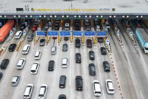 Libur Panjang Isra Mikraj dan Imlek 2025, Jasa Marga Catat 178 Ribu Kendaraan Tinggalkan Jabotabek pada H-3 Gerbang Tol Cikampek Utama (foto: Dok Jasa Marga)