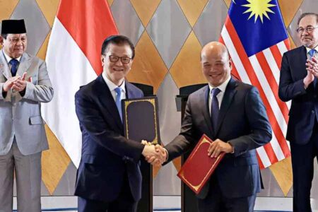 Axiata dan Sinar Mas Teken Nota Kolaborasi Strategis di Hadapan PM Malaysia dan Presiden RI (foto: Dok Axiata Group)