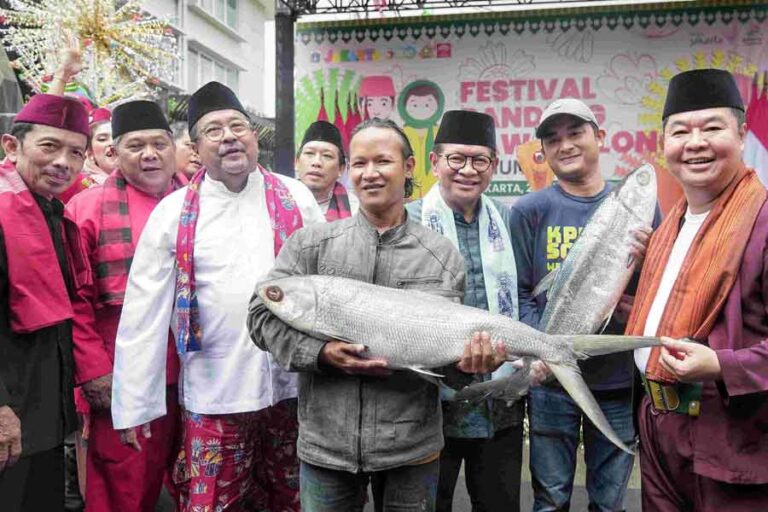 Festival Bandeng Rawa Belong 2025, Tradisi Betawi dan Perayaan Imlek Meriahkan Jakarta Gelaran Festival Bandeng Rawa Belong 2025 di Jakarta Barat.