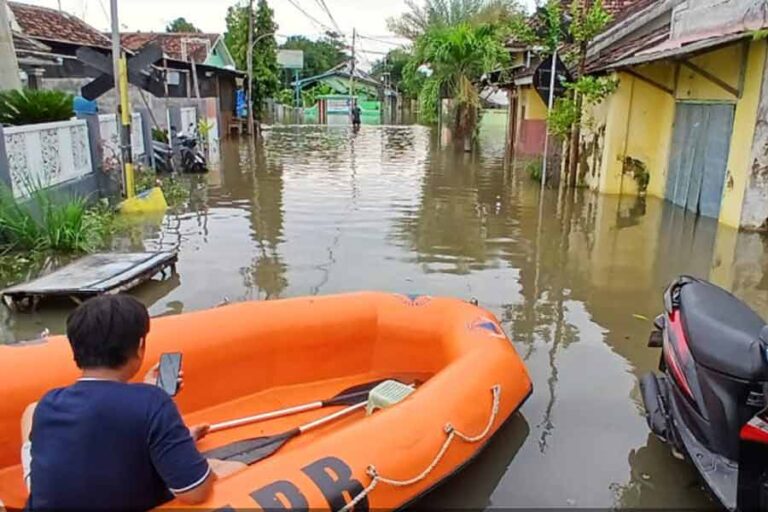 Empat Kecamatan di Kabupaten Pasuruan Masih Terendam Banjir, Ratusan Warga Mengungsi