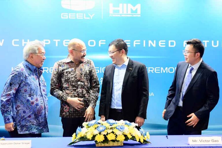 Geely Auto dan Handal Perkuat Industri Otomotif Indonesia Lewat Kemitraan Strategis Kemitraan Geely Auto dan Handal Indonesia Motor fokus pada pembangunan pabrik baru tahap kedua milik Handal di Bekasi.