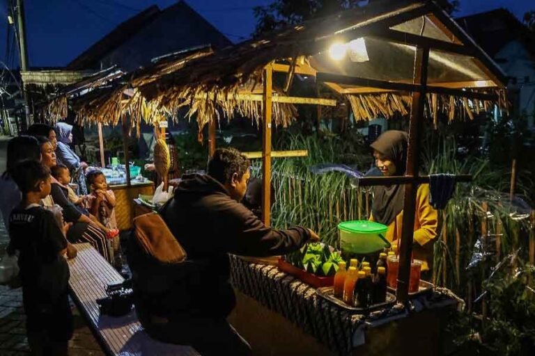 Kampung Legenda di Lidah Kulon 3, RT 5, RW 2, Kecamatan Lakarsantri, Kota Surabaya.