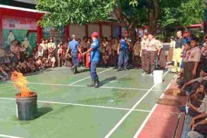Sosialisasi Gulkarmat, 150 Siswa SDN Pulau Panggang 02 Belajar Penanggulangan Kebakaran