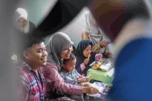 Ibu Hamil dan Balita di Kelurahan Susukan Jakarta Timur Terima Makanan Bergizi Gratis