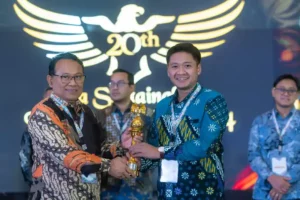 Gold Rank ASRRAT diberikan kepada perusahaan dan institusi yang menunjukkan komitmen serta kualitas dalam laporan keberlanjutan mereka.