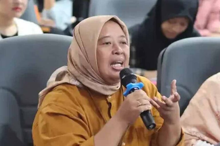Moordiati SS, M Hum, dosen sejarah Fakultas Ilmu Budaya Universitas Airlangga