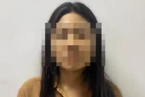 R (20), ART yang ditangkap karena diduga mencuri uang sebesar Rp 351 juta milik majikannya di Gambir, Jakarta