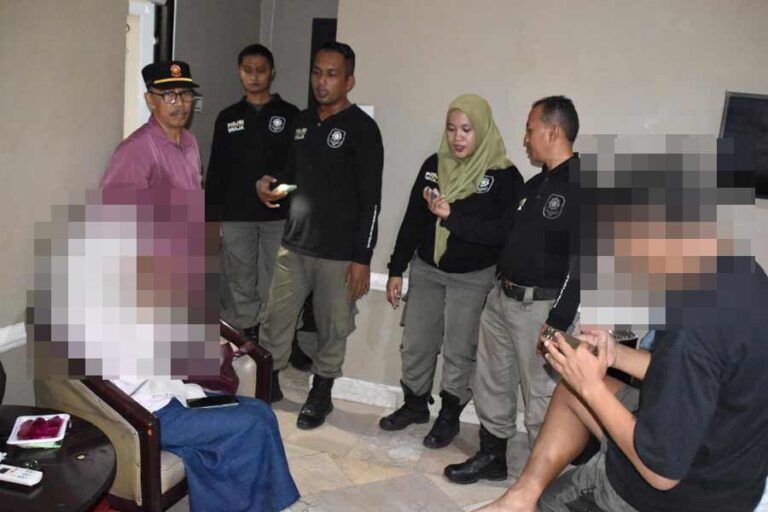 Razia Hari Valentine, Satpol PP Surabaya Amankan Enam Pasangan di Luar Nikah Razia Hari Valentine, Pasangan di Luar Nikah Diamankan Satpol PP Surabaya