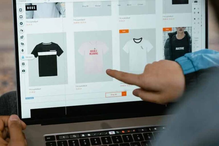 Strategi Optimasi SEO untuk Toko Online agar Lebih Dikenal dan Datangkan Cuan Ilustrasi toko online (foto: MART PRODUCTION, pexels)