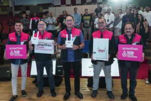 Smartfren Home RE11 yang merupakan wireless router untuk memberikan pengalaman internet rumah yang mudah, kuota besar, dan hemat