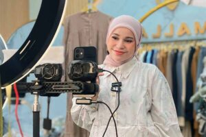 Mala Cakrawati, pemilik TikTok @madamemalla, salah satu kreator affiliate di ShopTokopedia yang sukses menikmati kenaikan penghasilan hingga 50 persen saat Ramadan 2024 lalu.