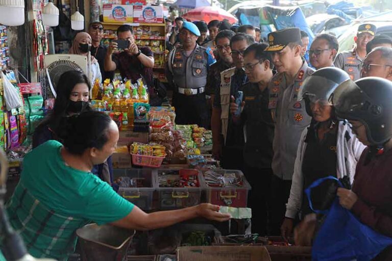 Operasi Pasar Murah di Denpasar Sambut Hari Raya Nyepi dan Idul Fitri Operasi Pasar Murah di Denpasar Sambut Hari Raya Nyepi dan Idul Fitri