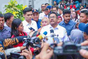 Wagub DKI Jakarta Rano Karno saat menyampaikan keterangan di depan awak media